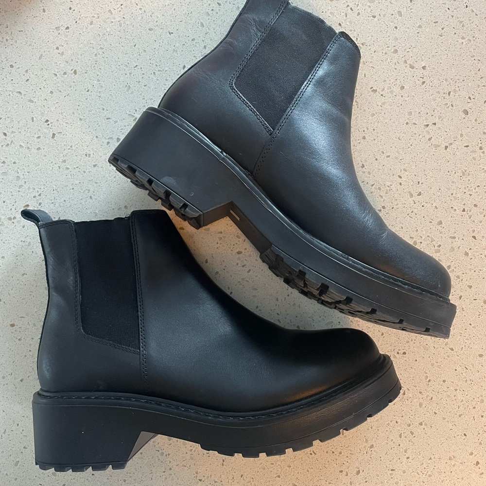 Steve Madden Women’s Chunky Boot size 8